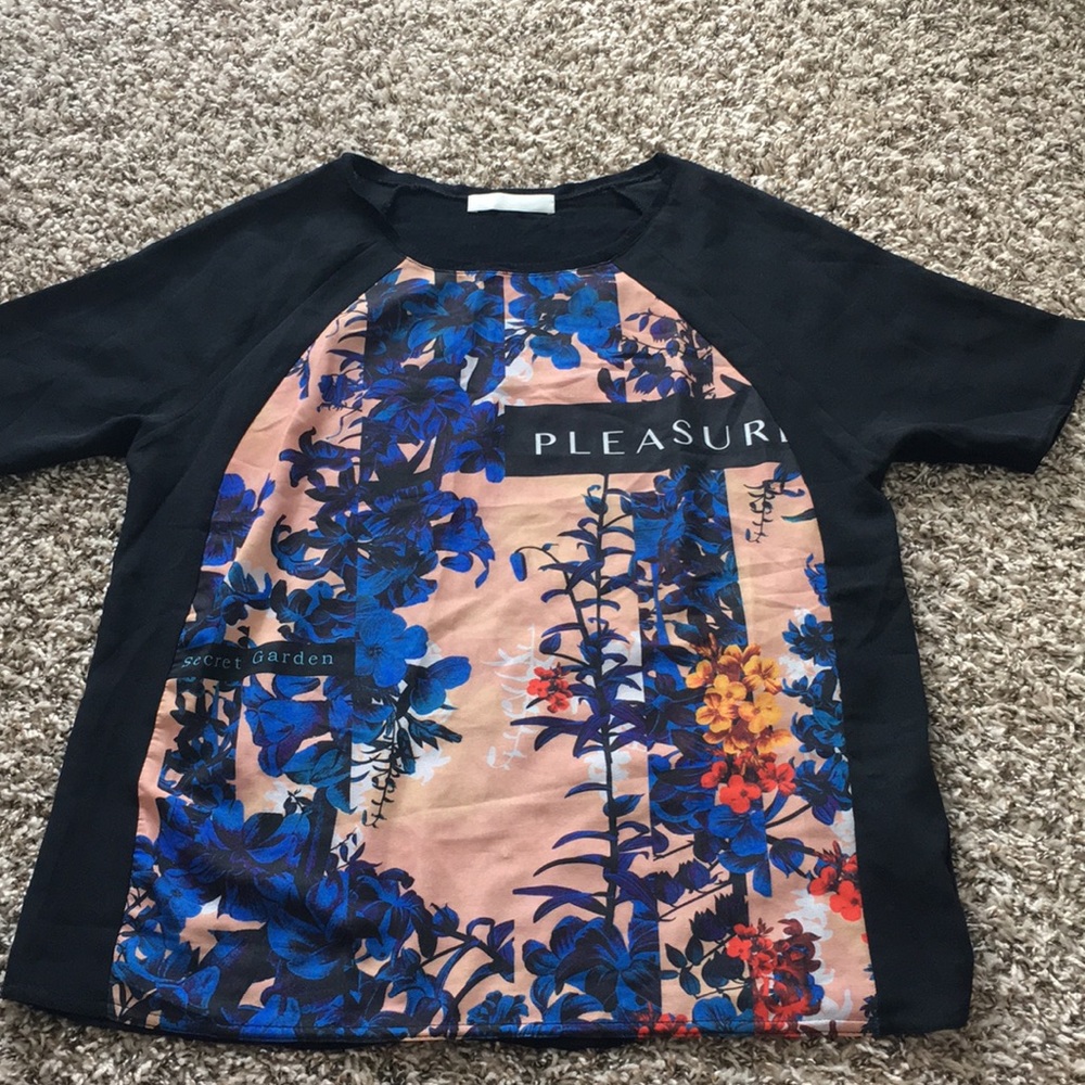 Zara Black and Multicolor Short Sleeve Tee
